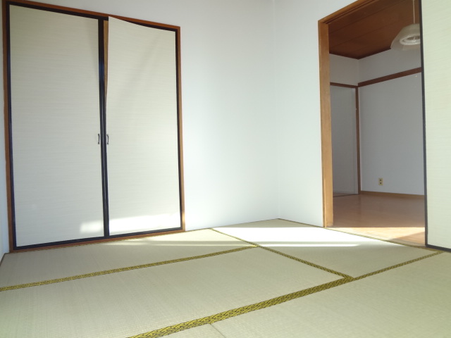 Other room space. Japanese-style tatami of smell ☆
