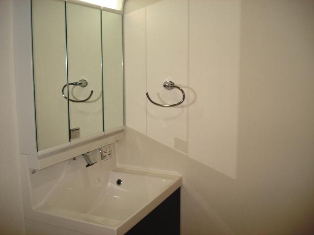 Wash basin, toilet. Indoor (11 May 2013) Shooting