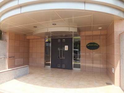 Entrance. ☆ Entrance and atmosphere ○ ☆