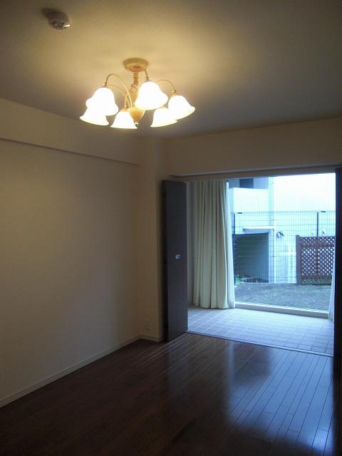 Non-living room. Indoor (11 May 2013) Shooting