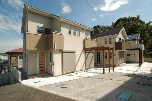 Local photos, including front road. Local (12 May 2013) Shooting