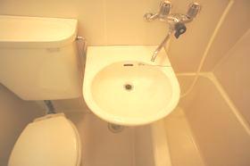 Washroom. To shower faction, Easy-to-use unit bus. Also equipped with wash basin. 