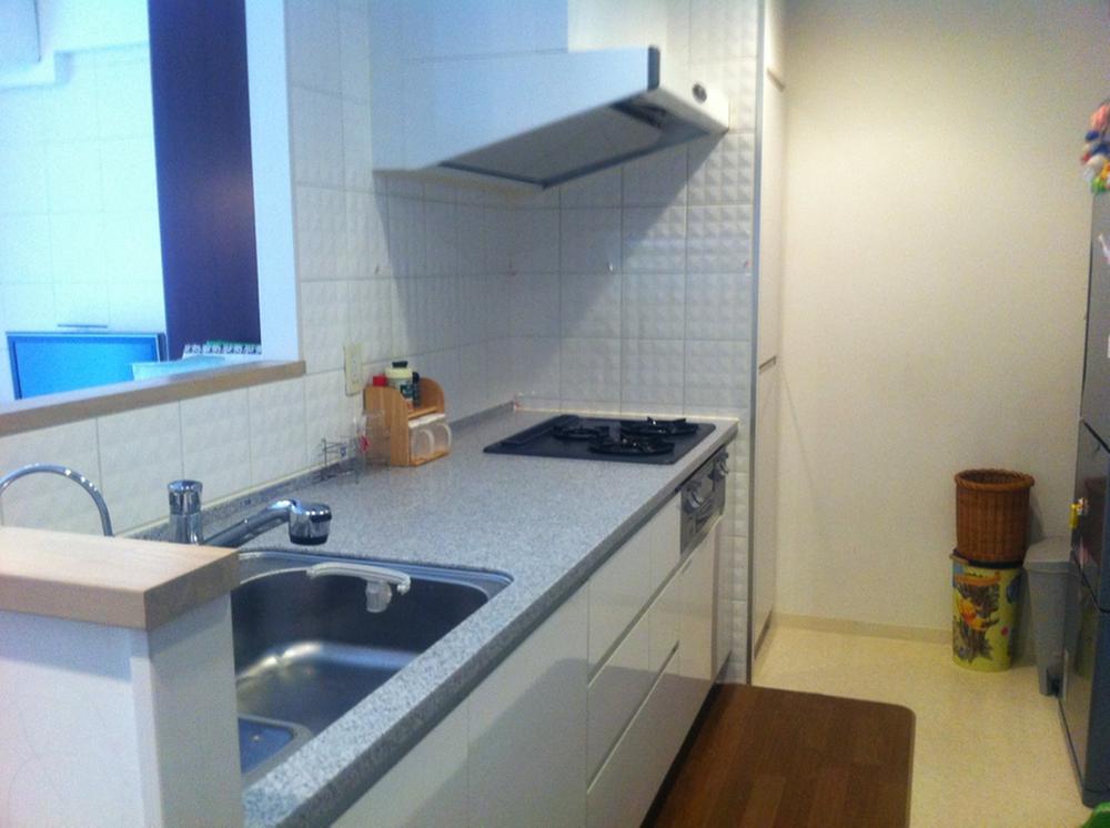 Kitchen. water filter, There is a rectified version with a range hood, etc., A fully equipped kitchen specification (household goods are not included)