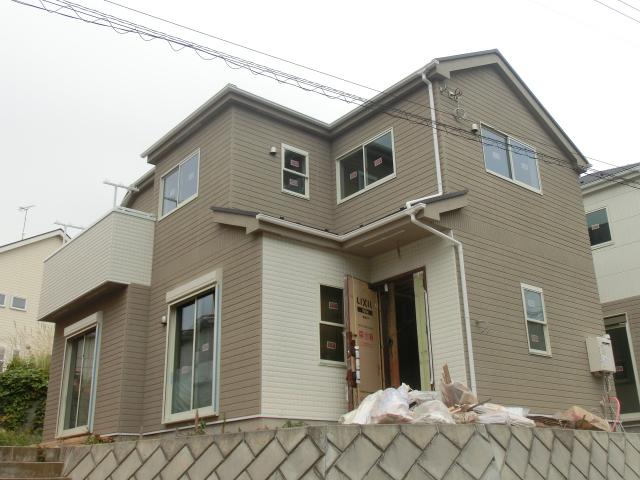 Local appearance photo. Building 2