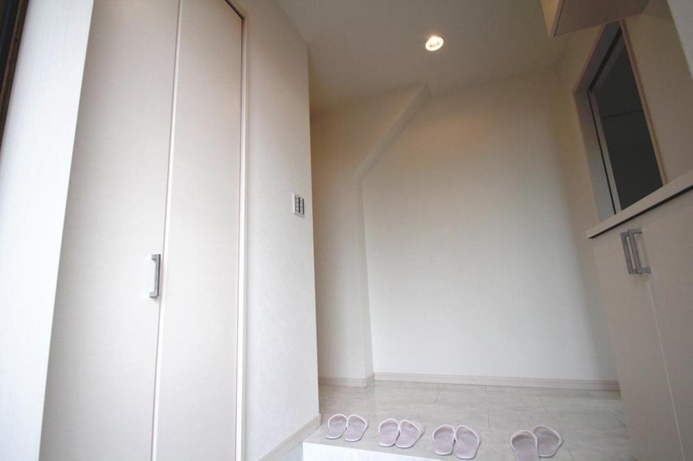 Entrance. Indoor (12 May 2013) Shooting