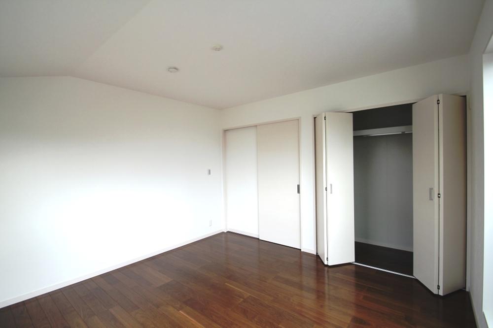 Non-living room. Indoor (12 May 2013) Shooting