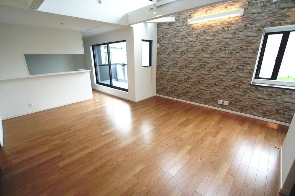 Same specifications photos (living). Same specifications