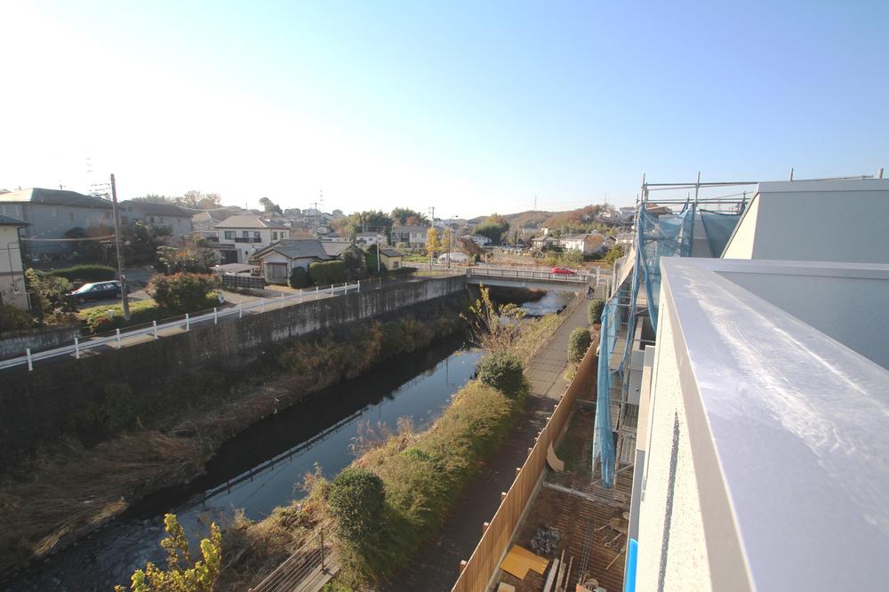 View photos from the dwelling unit. Local (12 May 2013) Shooting