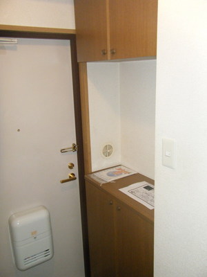 Entrance. Cupboard