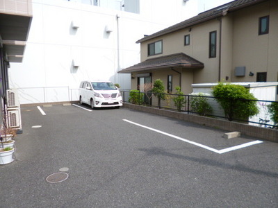 Parking lot. On-site parking lot of spread