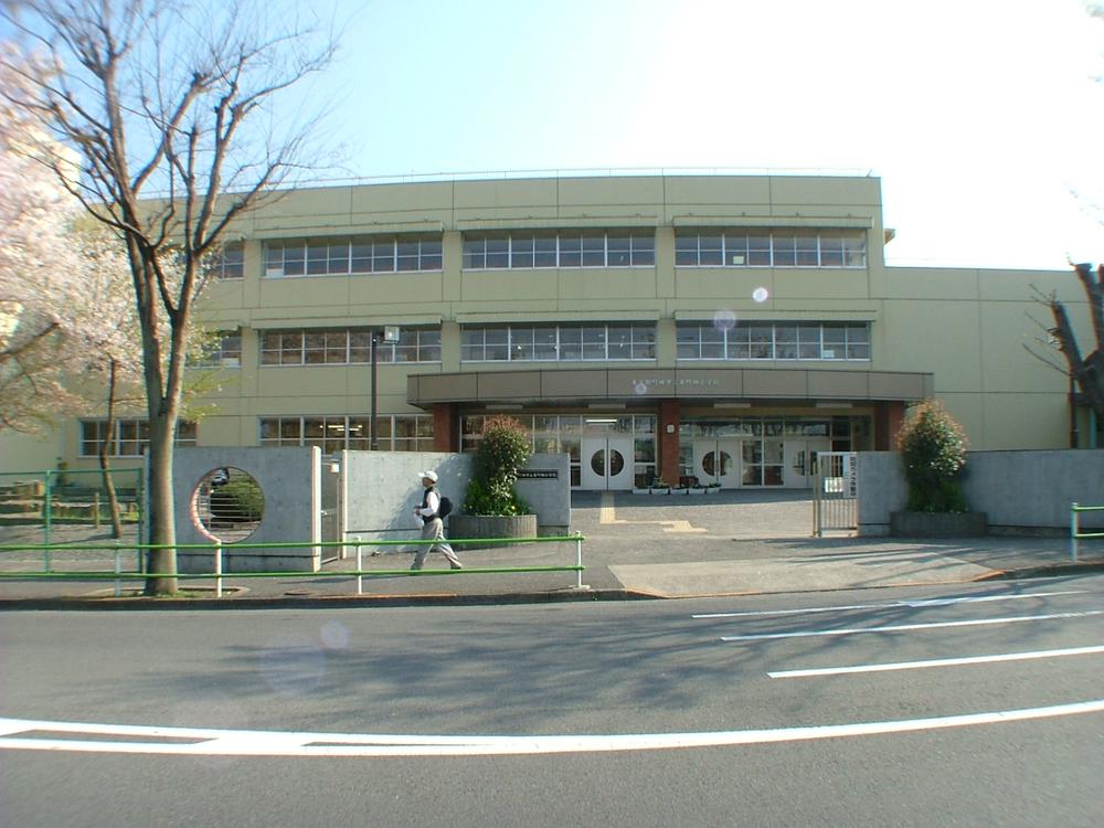 Primary school. Honmachida until elementary school 430m