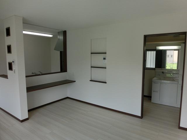 Living. South side is also bright.