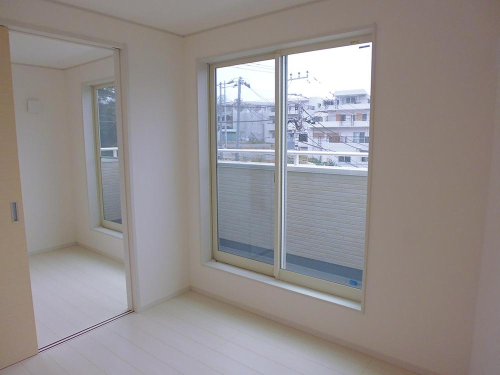 Non-living room. 1 Building