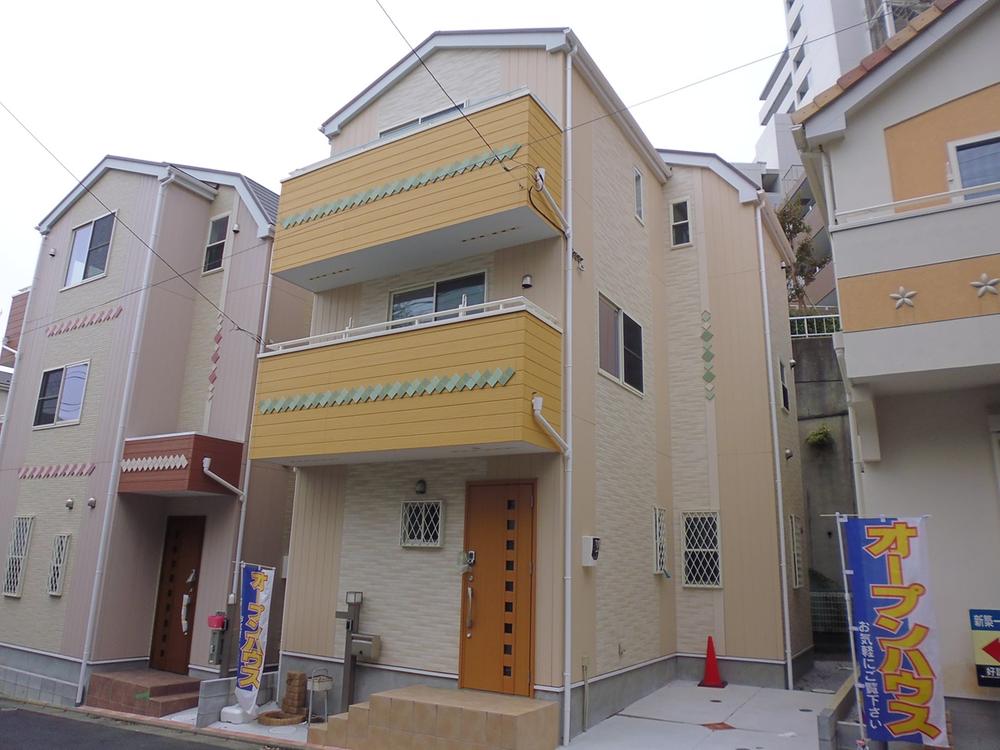 Local appearance photo. Building 2