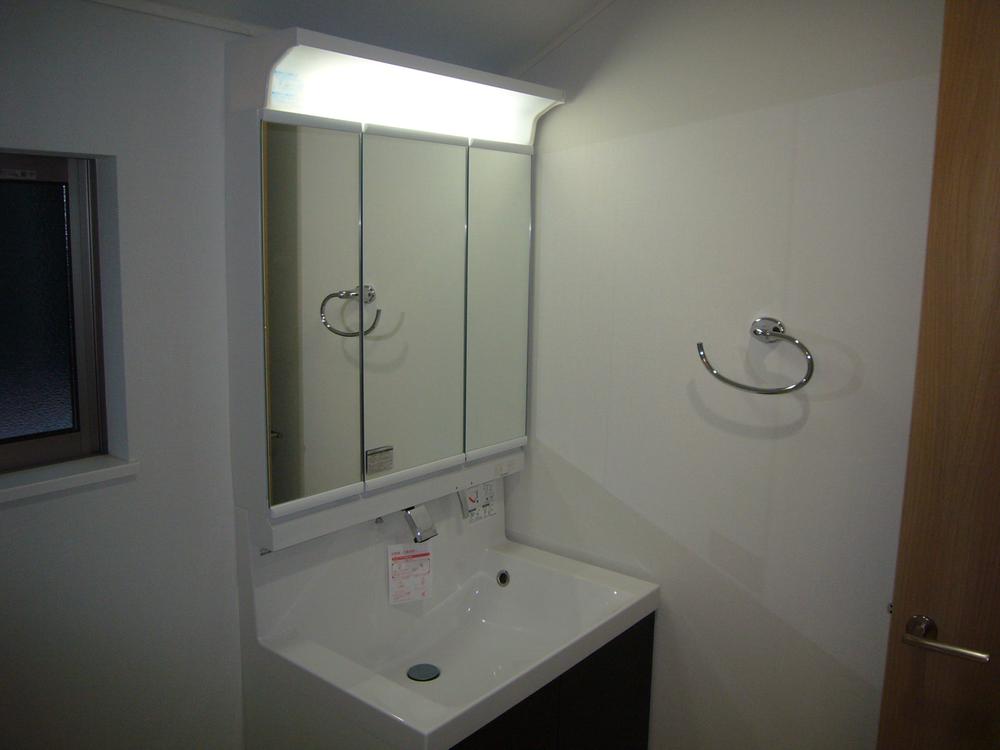 Wash basin, toilet. Indoor (11 May 2013) Shooting