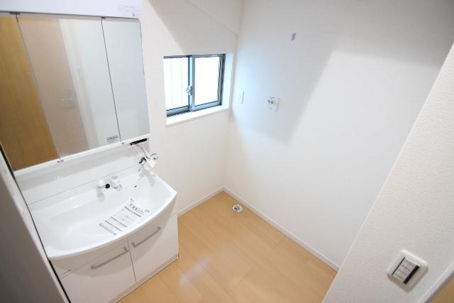 Living. 8 Building wash room