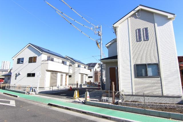 Local photos, including front road. Terminal station "Machida" 16 minutes of development subdivision walk from. Front road is about 6.5m, Development road is about 5m, Effortlessly Ikikai of car. Also, Comes with security lights of the LED is a telephone pole of the newly established.