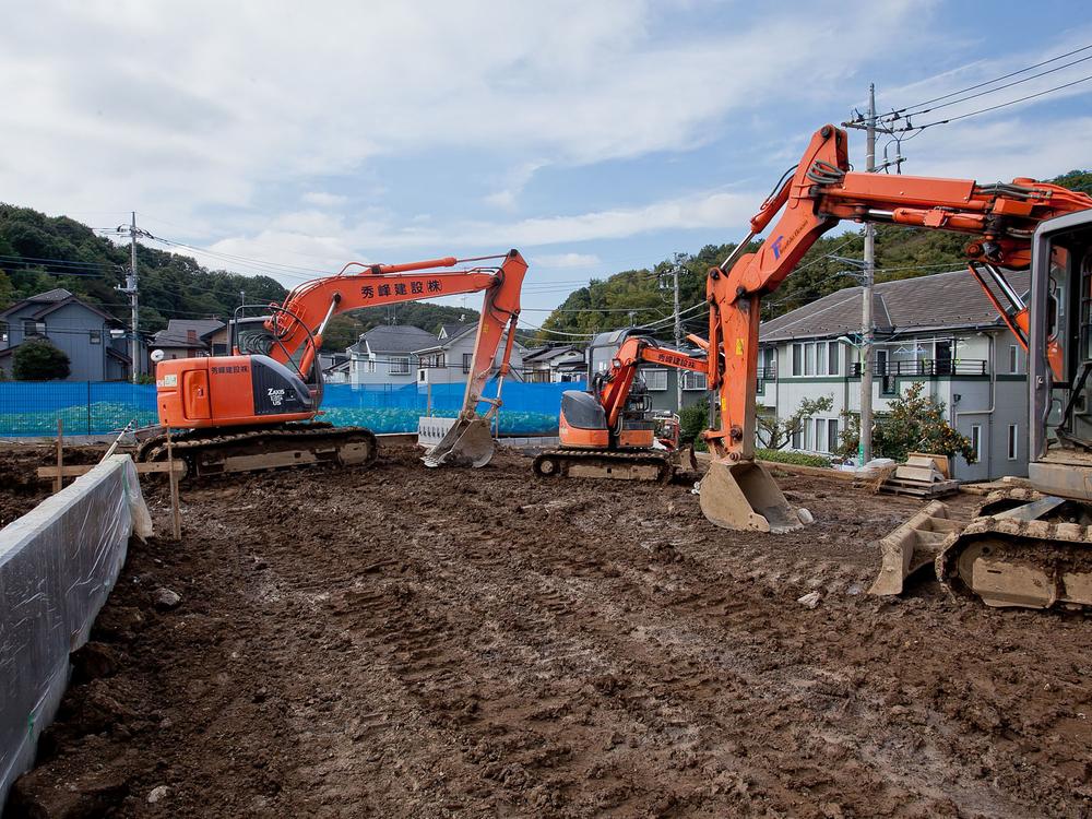 Local photos, including front road. Local (10 May 2013) Shooting