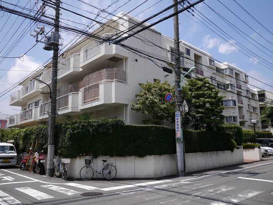 Local appearance photo. It is conveniently located living in Machida Station walk 11 minutes. It is also a good per sun on the top floor.