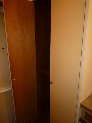 Entrance. Shoe box