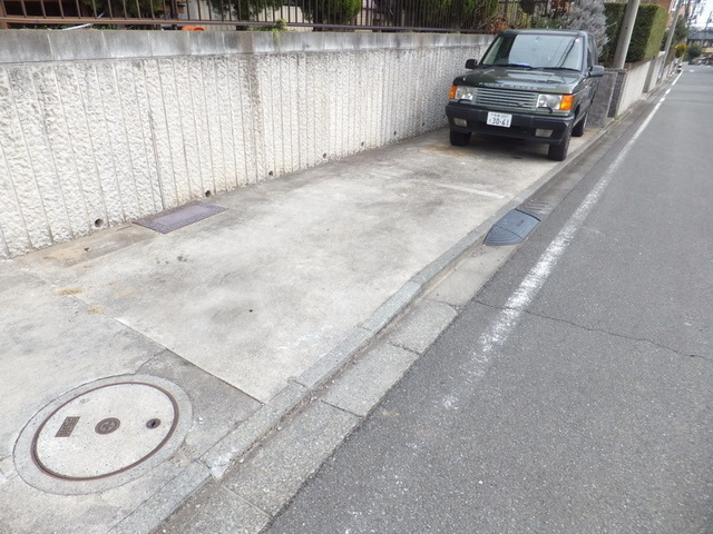 Entrance. Parking