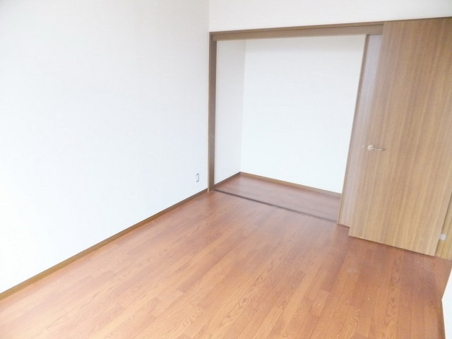Living and room. ☆ There is plenty of storage ☆