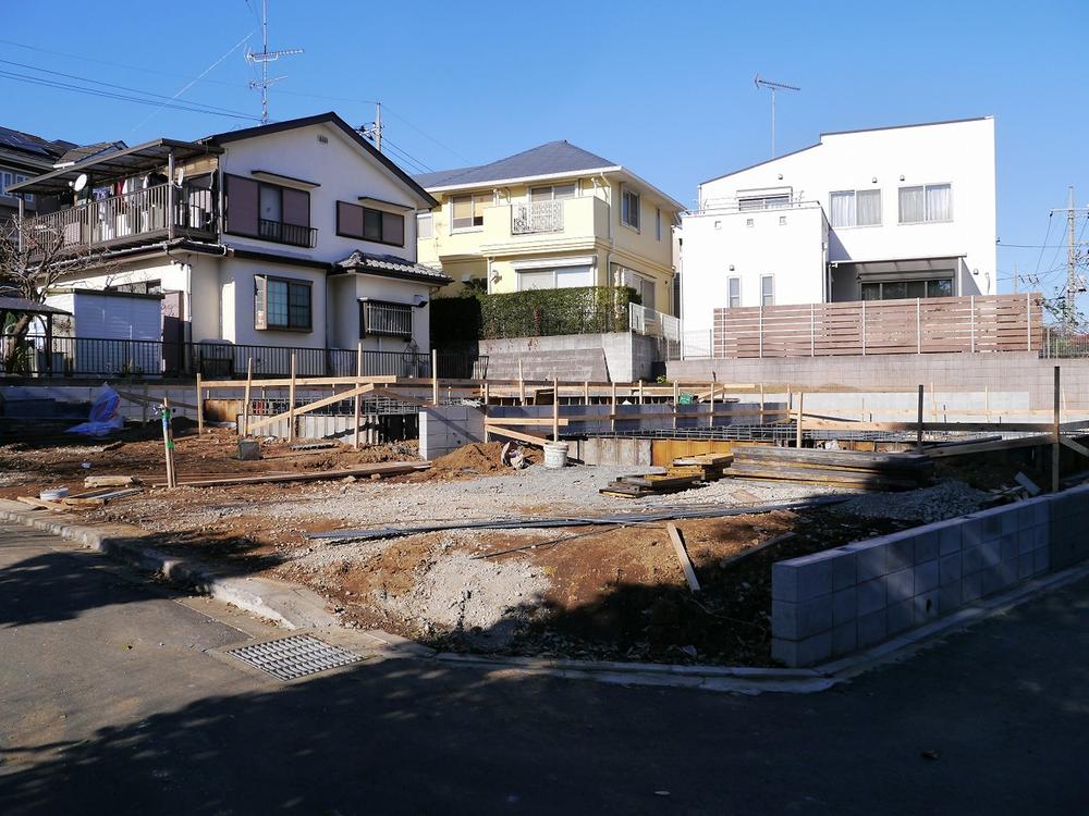 Other local. It is also a good many living environment commercial facilities around in the quiet residential area. It is also a good per sun on the south side park. 