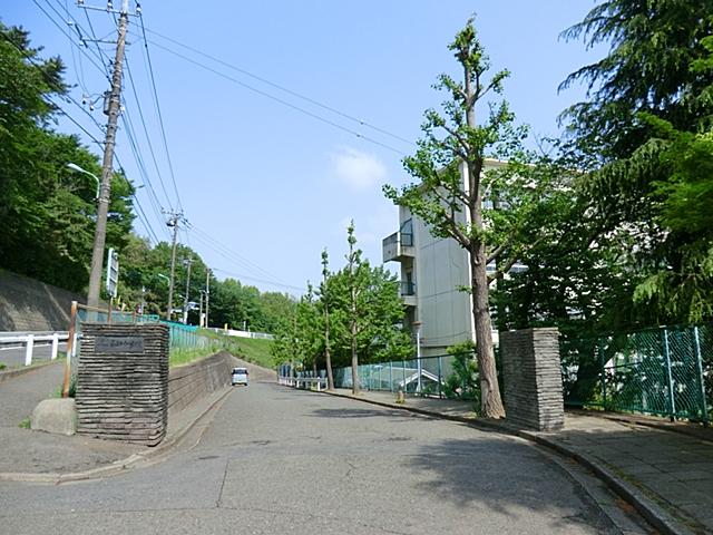 Junior high school. Yakushi since junior high school to be able to school by also a safe way to 1100m junior high school, It is also safe for children ☆