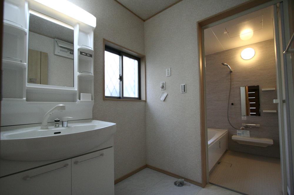 Wash basin, toilet. Indoor (11 May 2013) Shooting