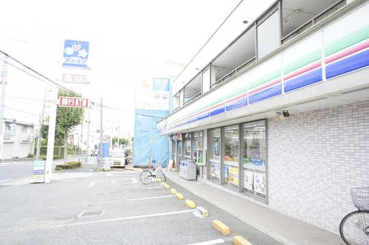Other. Three F 7-minute walk from Machida high months Saka store (about 500m)