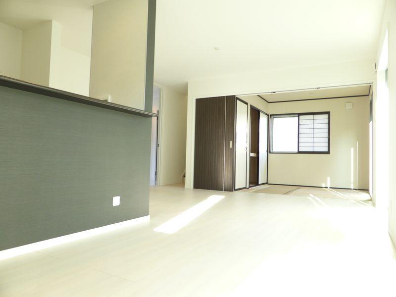 Living. Southeast bright living 11.4 Pledge