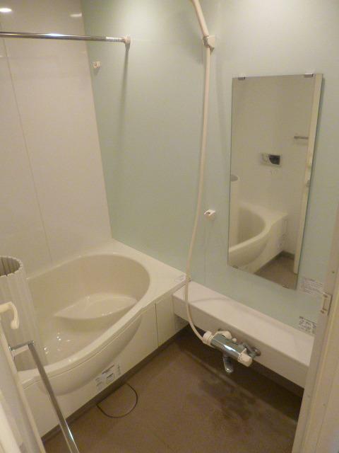 Bathroom. Bathtub can also sitz bath. Add cooking function ・ With bathroom dryer.