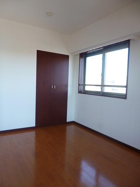 Non-living room. Western-style about 4.5 Pledge. Per day is a good two-plane daylight.