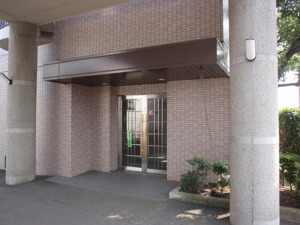 Entrance. Common areas