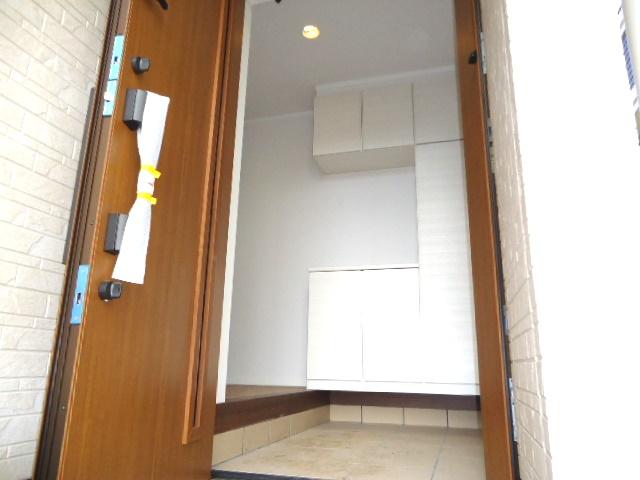 Entrance. A Building Shoe box with a storage capacity