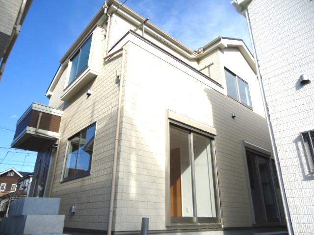 Local appearance photo. C Building appearance Under construction