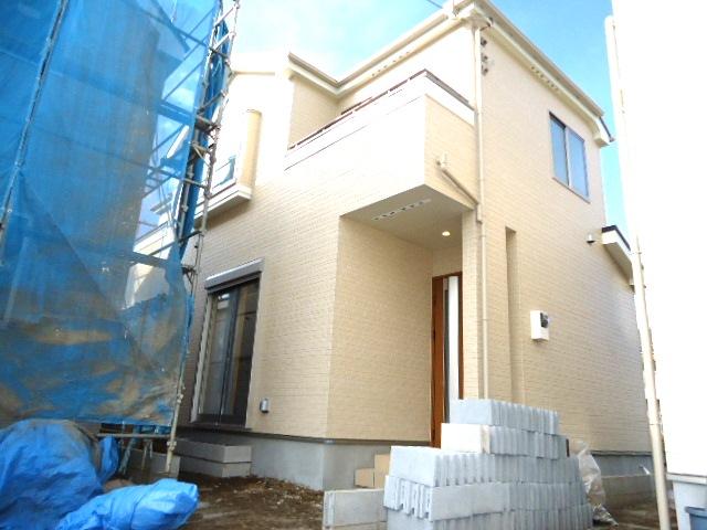 Local appearance photo. A Building appearance Under construction