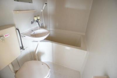 Bath. Easy also clean in the bus toilet same room ☆ It is with a wash basin!