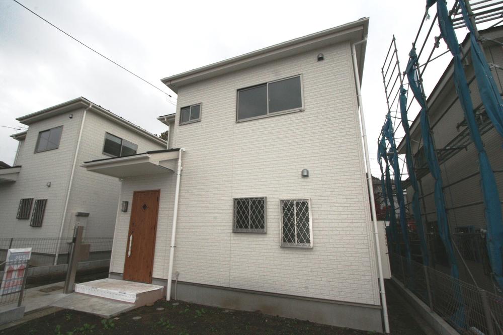 Local appearance photo. Local (11 May 2013) Shooting