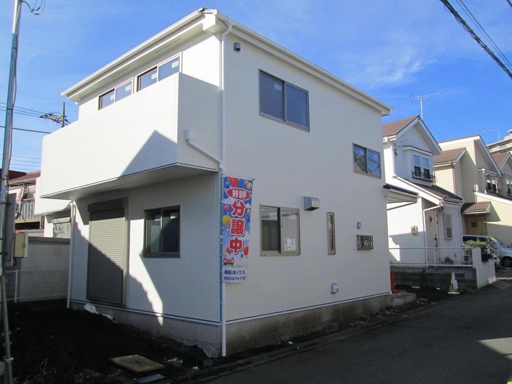 Local photos, including front road. Nearing completion of local photos