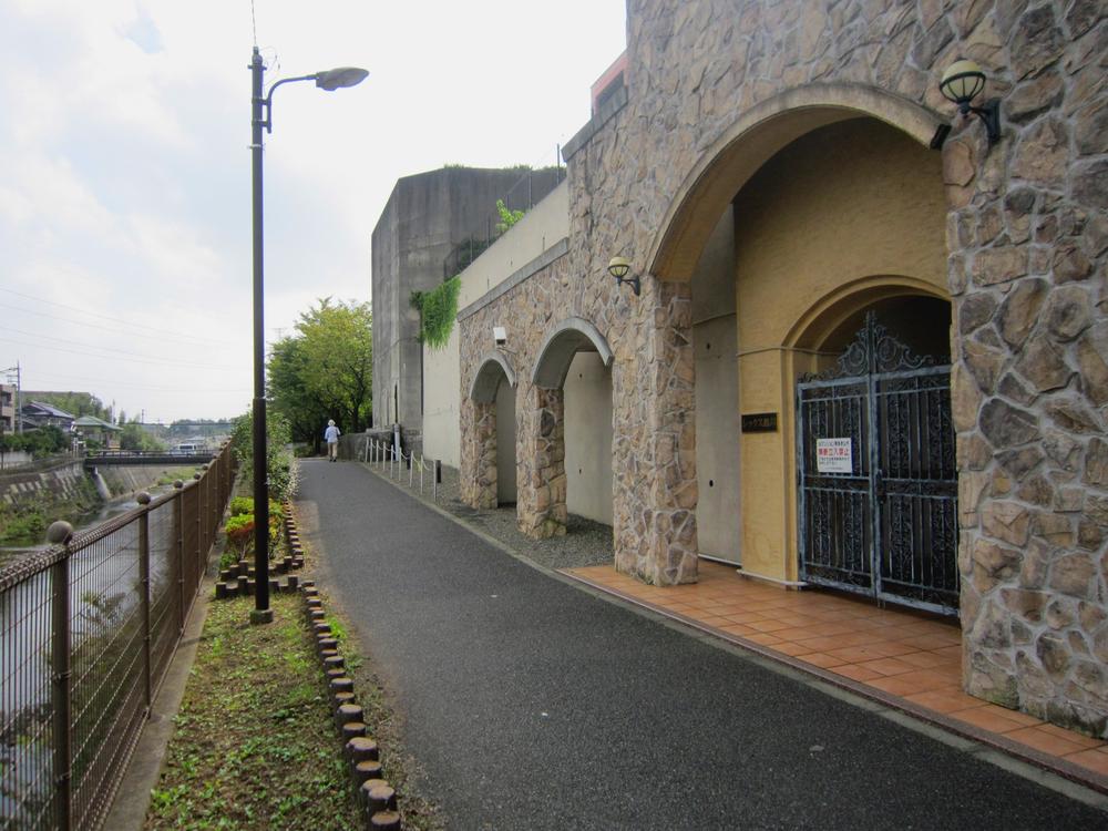 Local appearance photo. Sub entrance in consideration of the living ease. It is convenient to walk use to the station direction.