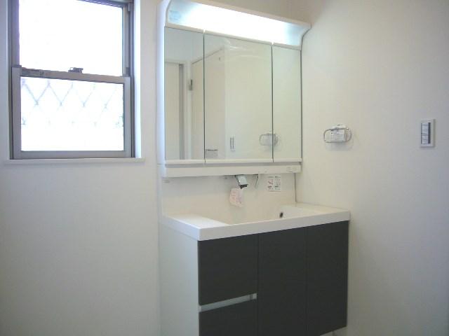 Wash basin, toilet. bathroom