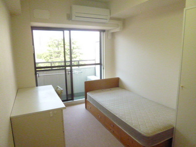 Living and room. Women-only! Optimal size for students living alone, Enough to be placed a bet