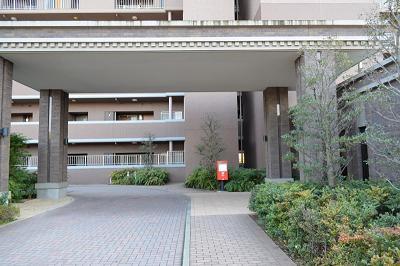 Other local. Shuttle bus of getting on and off field