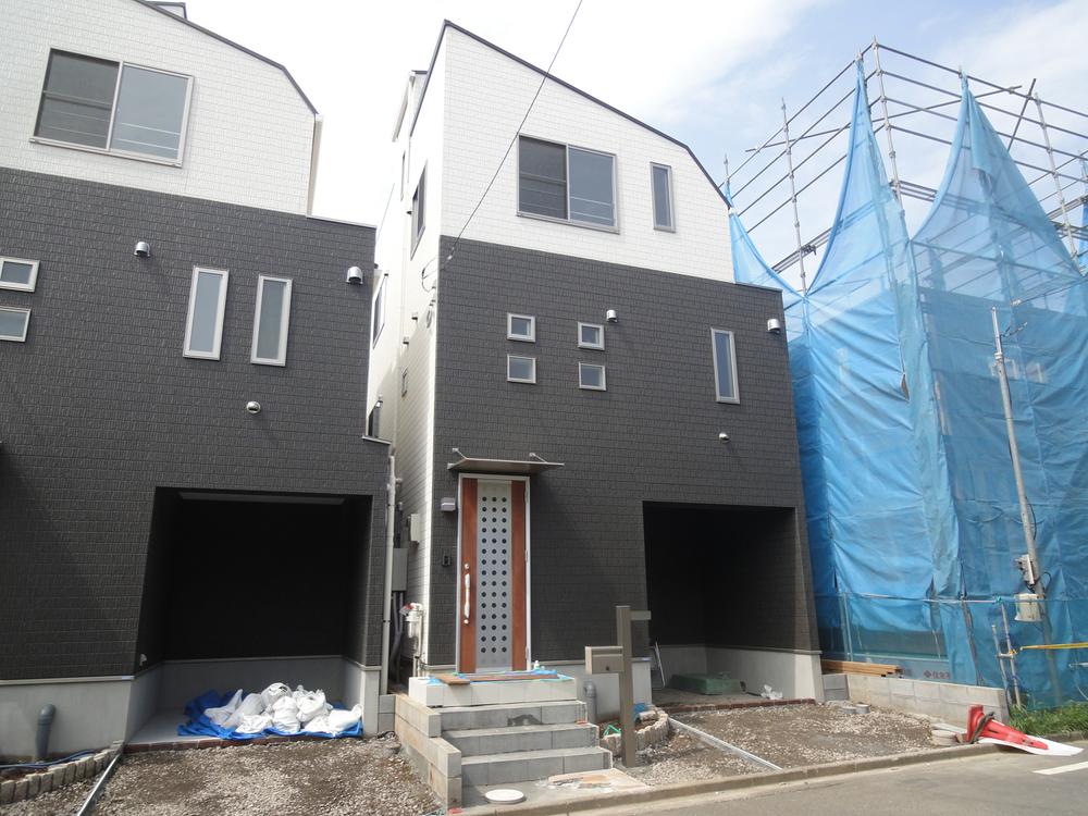 Local appearance photo. Building 2