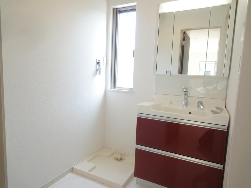 Wash basin, toilet. Building 3