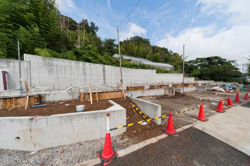 Local photos, including front road. All five compartment, Two car space