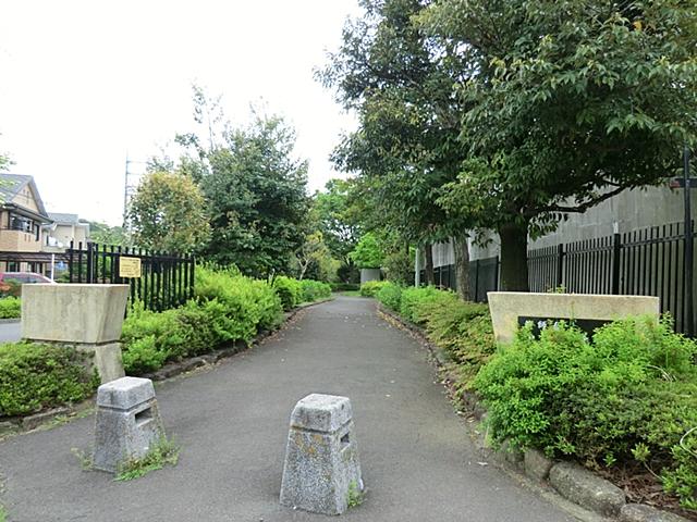 park. 495m until Machida Municipal Yakushidai oak park
