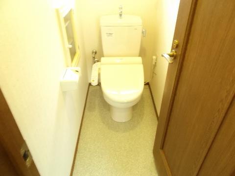 Toilet. Washlet new goods exchange, Cemented floor cushion floor, Already in place Paste Cross.