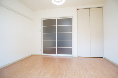 Living and room. You can use spacious rooms because the sliding door